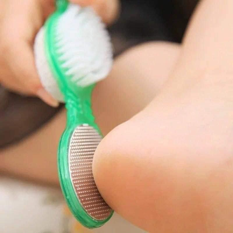 فرشاة العناية الشاملة بالقدم 4 في 1 - تقشير وتنظيف وتنعيم😍